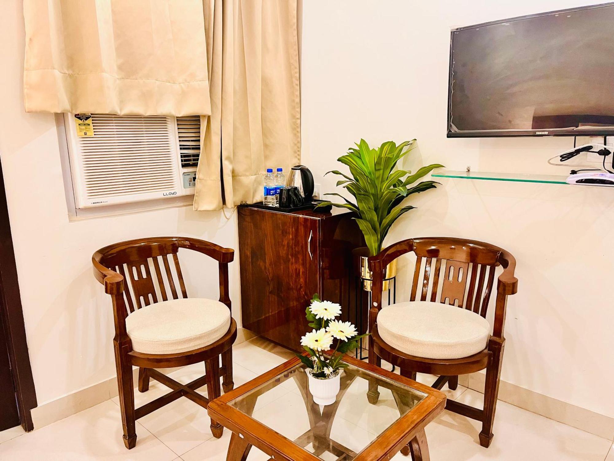 Sampat Royal Cafe Hotel Delhi  Exterior photo