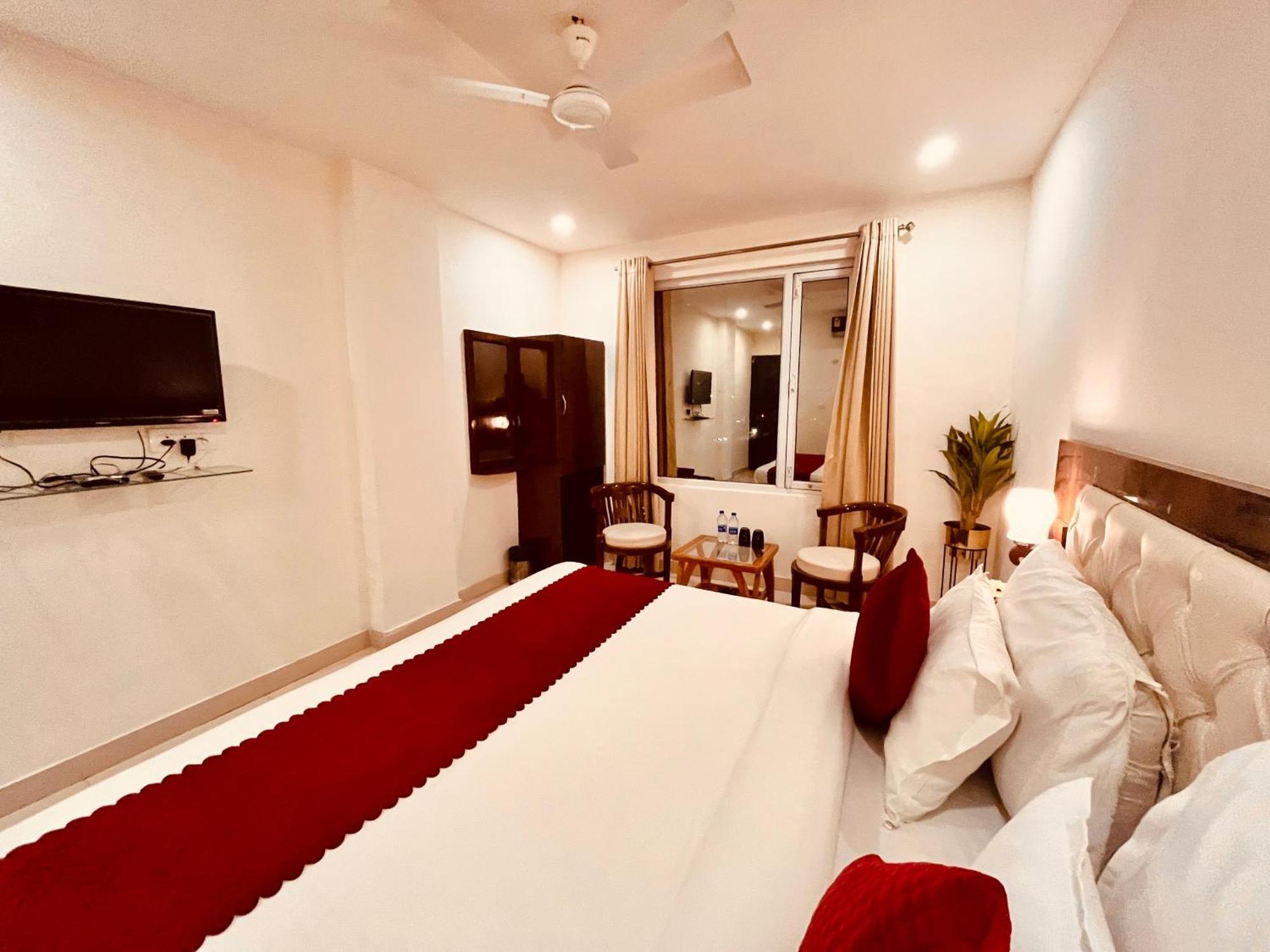 Sampat Royal Cafe Hotel Delhi  Exterior photo