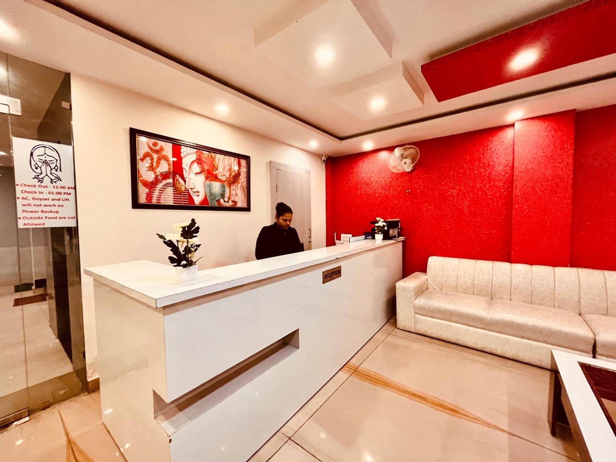 Sampat Royal Cafe Hotel Delhi  Exterior photo